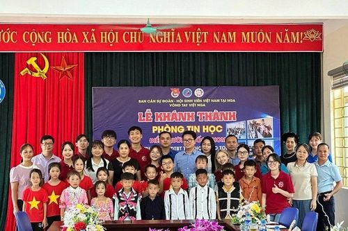 Sinh viên Việt Nam tại Nga hỗ trợ giáo dục cho trẻ em vùng cao
