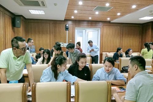 Bồi dưỡng 'Kỹ năng sản xuất và phát triển video trên nền tảng số' cho phóng viên, biên tập viên