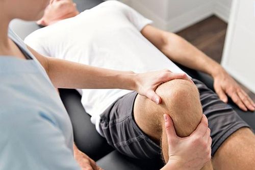 Dùng thuốc và điều trị chấn thương dây chằng chéo trước
