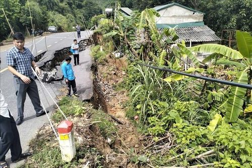 Thanh Hóa: Khẩn trương khắc phục sự cố sạt lở trên các tuyến đường