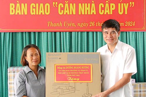 Bàn giao 'Căn nhà cấp ủy' tại huyện Tam Nông
