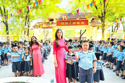 Học sinh các cấp tựu trường