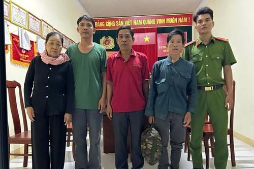 Giúp đỡ người đàn ông đi lạc hơn 300km về với gia đình