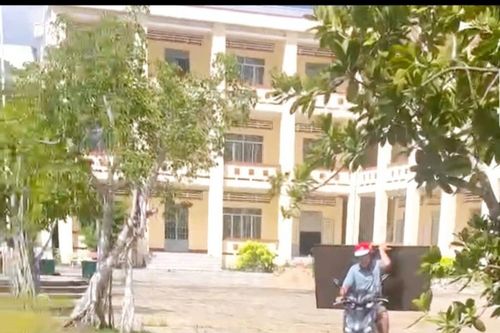 Tùy tiện chuyển trường một hiệu trưởng ở Kiên Giang bị đình chỉ công tác