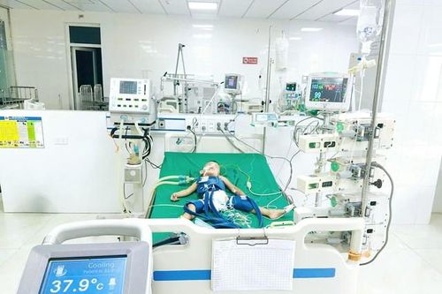 Cứu sống hai trẻ đuối nước đã ngừng tim, ngừng thở