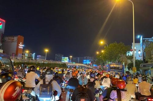 Bạn trẻ chọn về nghỉ Lễ 2/9 bằng xe máy cần lưu ý gì?