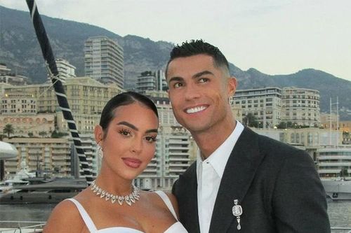UEFA vinh danh C. Ronaldo là Cầu thủ ghi nhiều bàn thắng nhất lịch sử Champions League