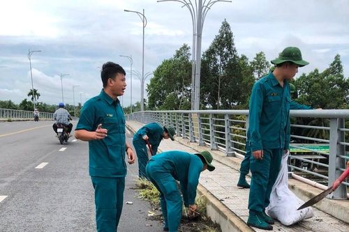 Huyện Phong Điền ra quân tổng vệ sinh môi trường, thu gom và xử lý rác thải
