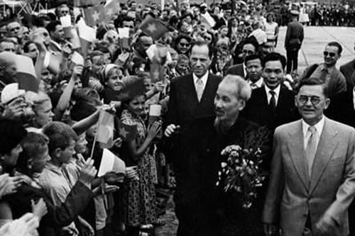 Di chúc Chủ tịch Hồ Chí Minh - Ngọn cờ đoàn kết, dẫn dắt toàn dân tộc đi tới tương lai tươi sáng - Bài 5: Tấm gương vĩ đại đoàn kết các dân tộc trên thế giới