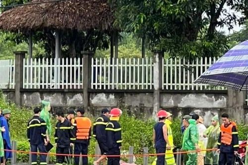 Tìm thấy thi thể 2 học sinh bị lũ cuốn mất tích ở Hòa Bình