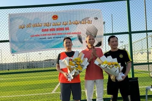 Đại sứ quán Việt Nam tại Saudi Arabia tổ chức giao hữu bóng đá chào mừng Cách mạng tháng Tám và Quốc khánh