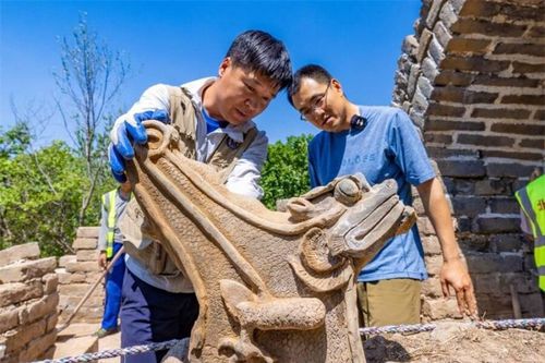 Trùng tu Vạn Lý Trường Thành, đào được loạt cổ vật quý hiếm