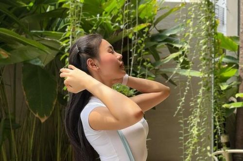 Danh tính hot girl khoe 3 vòng đâu ra đấy khi đi cafe