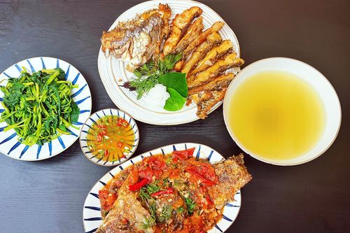 Mẹ đảm sống giữa trung tâm Hà Nội khoe loạt mâm cơm 100 nghìn 4 người ăn