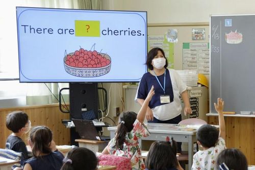Nhật Bản: Tiếng Anh và sách tiếng Anh kỹ thuật số áp dụng từ cấp tiểu học