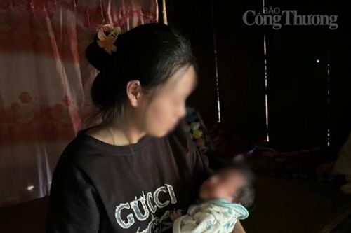 Hủ tục của bản và nỗi đau của người mẹ đang khoác áo học trò