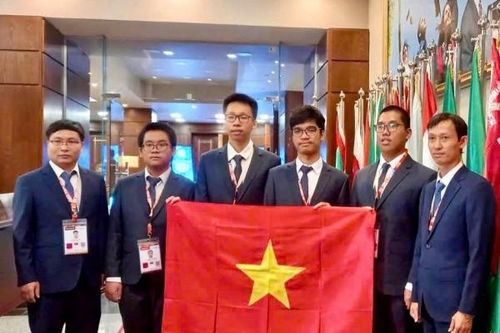 Việt Nam lọt Top 4 cuộc thi Olympic Tin học quốc tế