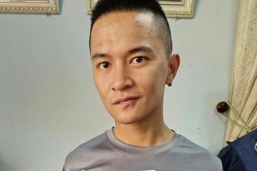 Tạm giữ hình sự kẻ ngáo đá dùng hung khí kề cổ dọa tự sát