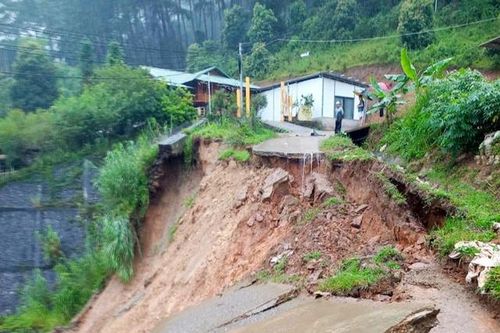 Sập nhà do bão Yagi, bé gái ở Yên Bái tử vong thương tâm
