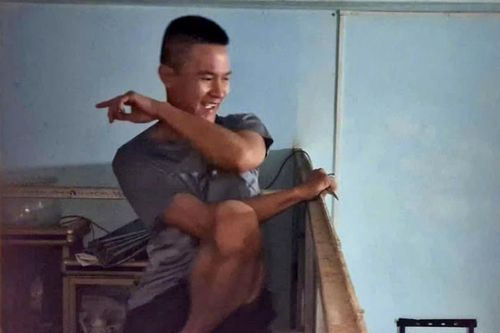 Khống chế đối tượng nghi ngáo đá
