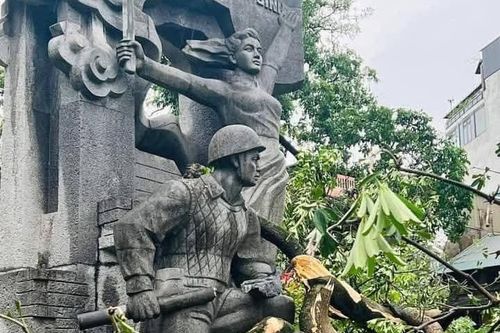 Tượng đài Quyết tử để Tổ quốc quyết sinh hư hỏng