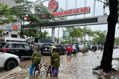 Hà Nội: Phân luồng giao thông các vị trí bị ngập trên tuyến Quốc Oai, Hoài Đức