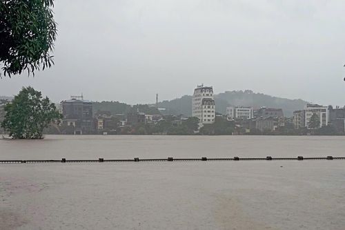 Mực nước các sông ở Hà Nội lên mức báo động, sẵn sàng sơ tán dân