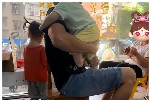 Con đòi bố, phản ứng của người đàn ông lạ khiến mẹ đơn thân rơi nước mắt