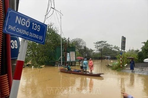 Nước sông Hồng dâng gần sát mức báo động 1, nguy cơ gây ngập ở Hà Nội