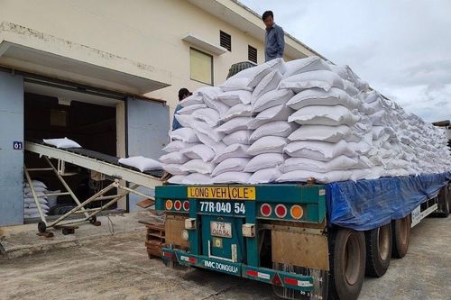 Xuất cấp 200 tấn gạo dự trữ quốc gia hỗ trợ đồng bào bị bão lũ