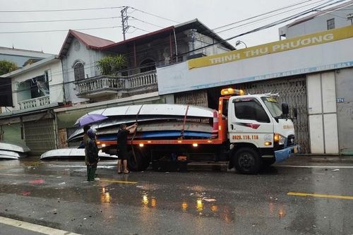 Người dân chùa Hương mang 200 chiếc thuyền hỗ trợ cho vùng lũ Thái Nguyên