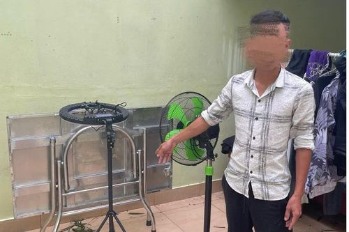 Tóm cặp nam nữ lợi dụng mưa bão để 'hôi của'