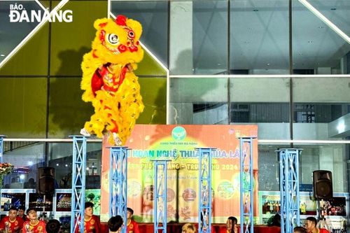 Trao 115 suất quà Trung thu cho trẻ em có hoàn cảnh đặc biệt