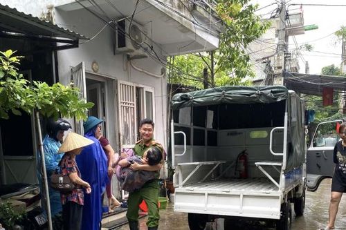Công an quận Bắc Từ Liêm di dời hơn 5.300 người dân ven các sông