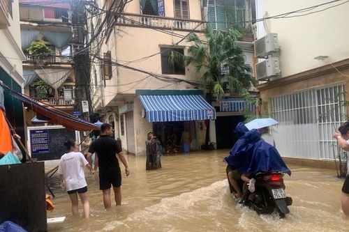 Bác sĩ mách cách tự cứu mình trong mưa lũ