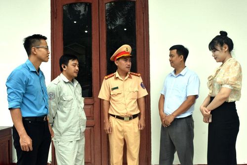 Nâng cao nhận thức ĐVCĐ chấp hành Luật giao thông