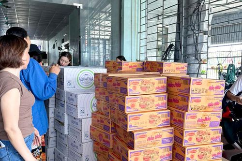 Chung tay giúp Nhân dân vùng lũ vượt qua khó khăn