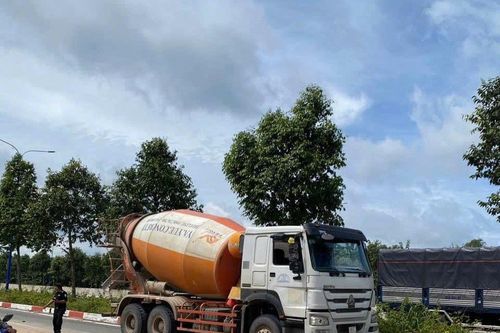 Hai sinh viên thương vong do xe bồn cán