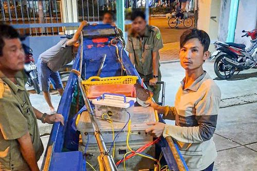 Bắt đối tượng dùng kích điện xiệc cá