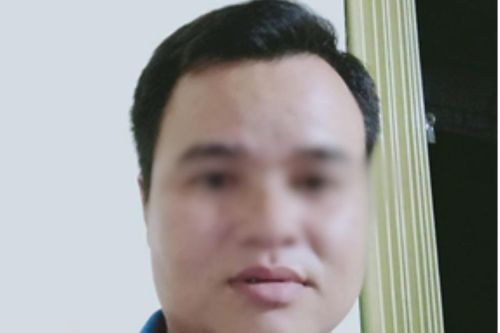 Cầm dao chém vào đầu bạn nhậu