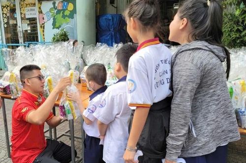 Người xây trạm tái sinh cho rác