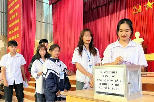 Ngành GD&ĐT Điện Biên ủng hộ đồng bào vùng lũ hơn 2 tỷ đồng