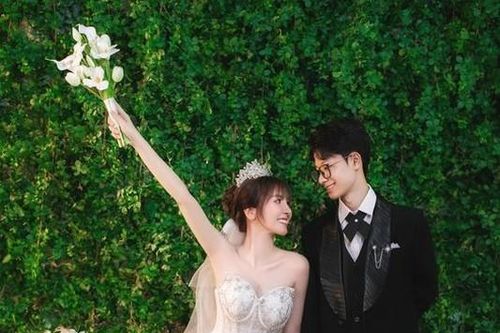 Profile 'đỉnh nóc kịch trần' của chồng sắp cưới Ngân Sát Thủ