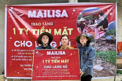 Mailisa trực tiếp đến làng Nủ trao 1 tỷ đồng tiền mặt