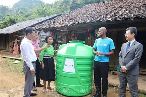 UNICEF hỗ trợ bồn nhựa chứa nước cho tỉnh Cao Bằng