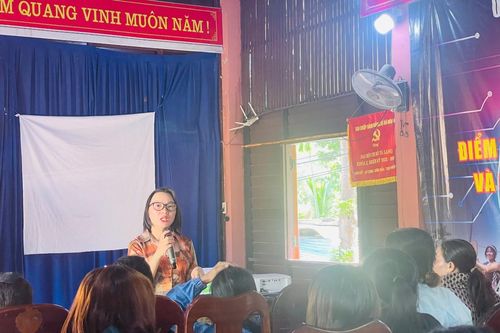 Nói chuyện chuyên đề về chăm sóc sức khỏe sinh sản-kế hoạch hóa gia đình