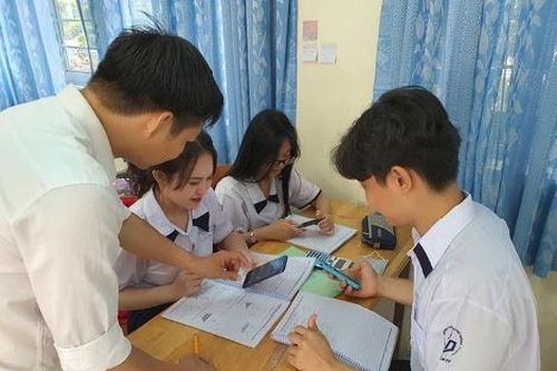 Linh hoạt trong việc cho phép học sinh sử dụng điện thoại ở trường