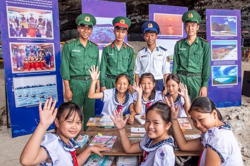 'Trăng Thu biên cương' nơi đảo xa