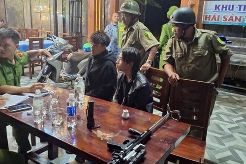 Ngăn chặn nhóm đối tượng mang súng tự chế đi đánh nhau tại quán nhậu