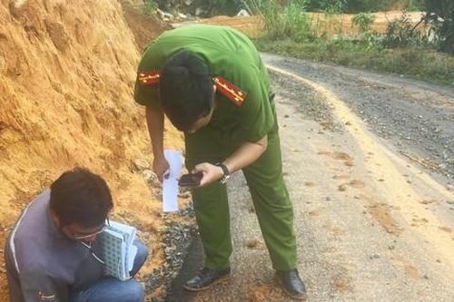 Khởi tố giám đốc và 2 cán bộ liên quan việc thi công đường kém chất lượng